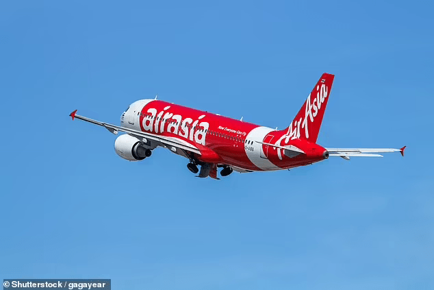 Passengers PANIC after plane loses power before takeoff
