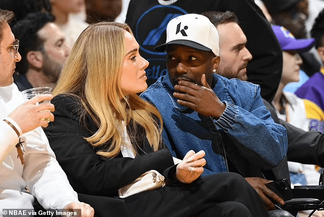 Adele rocks black and white Look at Lakers vs. Nuggets game