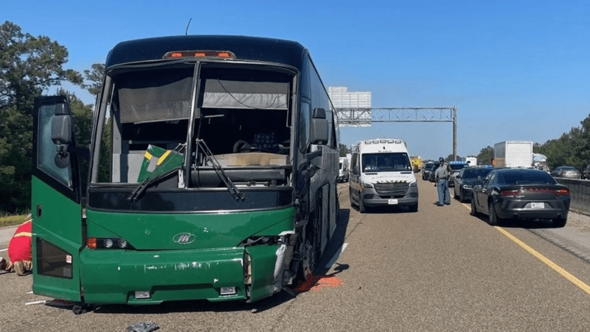 University student stop bus after crash, save lives