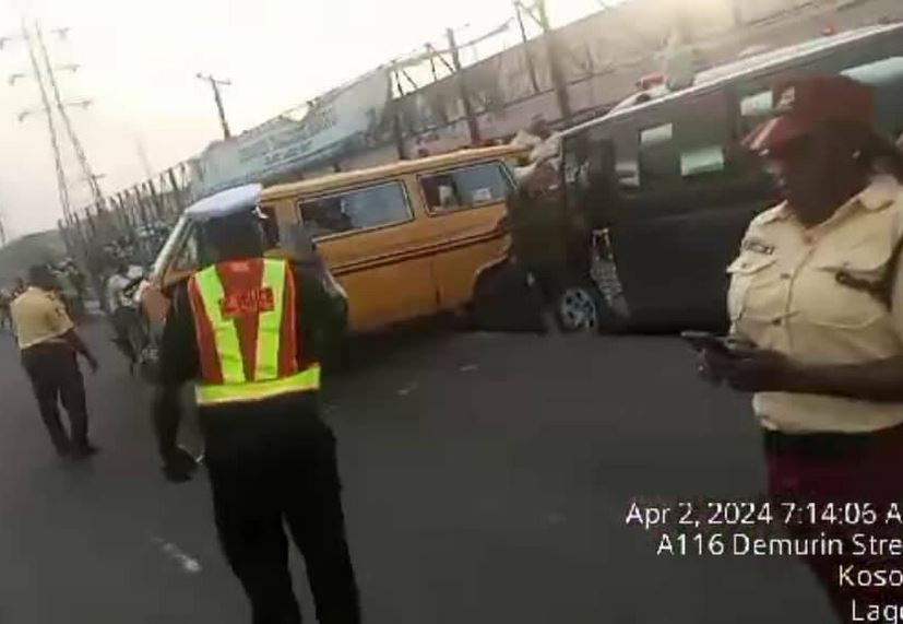 Pedestrian k!lled as bus driver runs Into vehicles in Lagos Pedestrian killed, others Injured as Commercial Bus Driver runs Into vehicles in Lagos