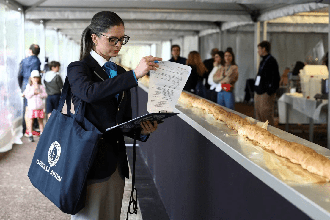 France wins world's longest baguette, dethroning Italy