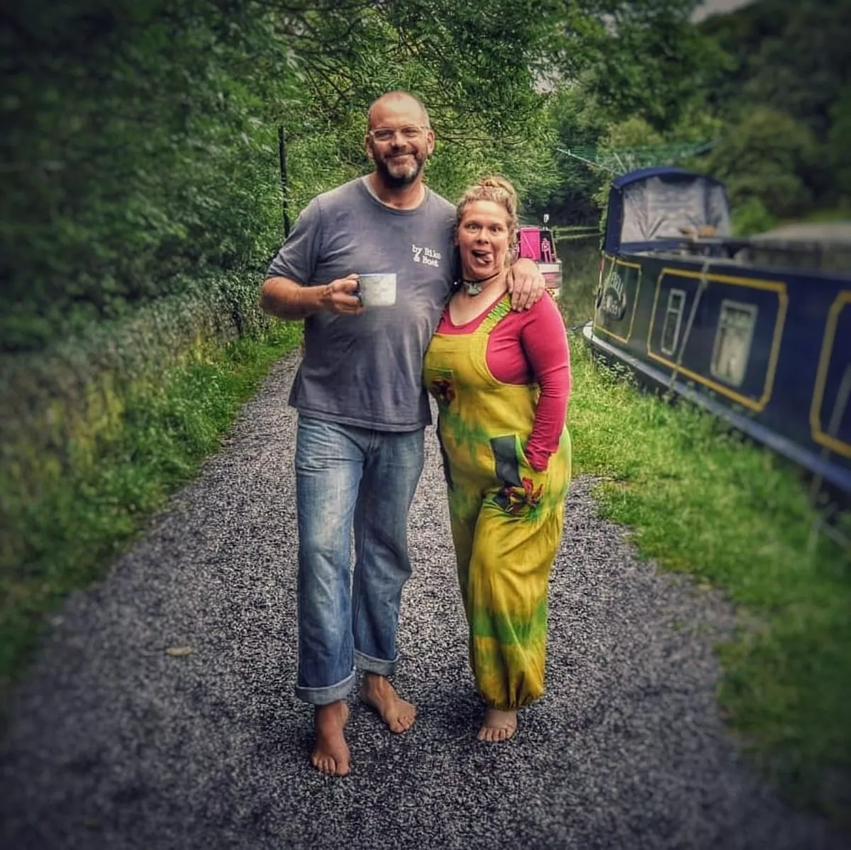 Family sells their house to LIVE on boat