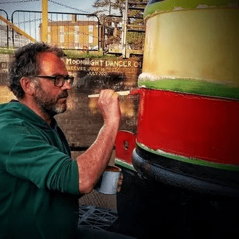 Family sells their house to LIVE on boat