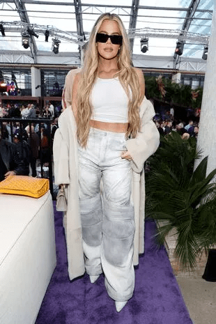 Khloe Kardashian says she's open to dating WOMEN