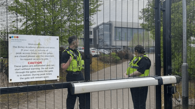 Boy, 17, arrested for attempted mu3der after school incident Boy, 17, arrested for attempted mu3der after school incident