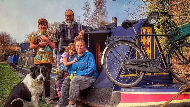 Family sells their house to LIVE on boat Family sells their house to LIVE on boat