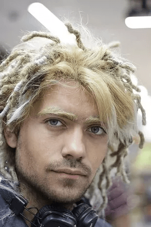 Actor d!es after setting himself on fire outside Russian military office
