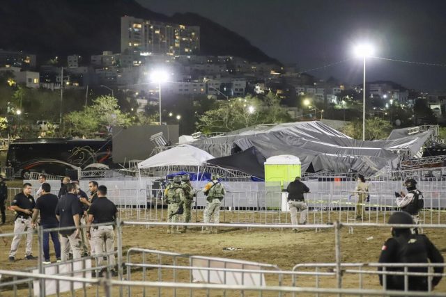 At least nine d3ad after stage collapses at Mexico campaign rally At least nine d3ad after stage collapses at Mexico campaign rally