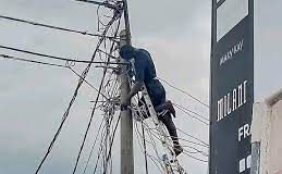 Father of two ELECTROCUTED Father of two ELECTROCUTED