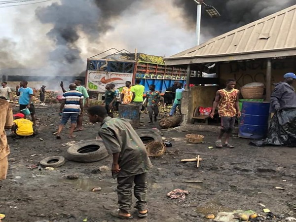Hoodlums SET Lagos market on FIRE Hoodlums SET Lagos market on FIRE