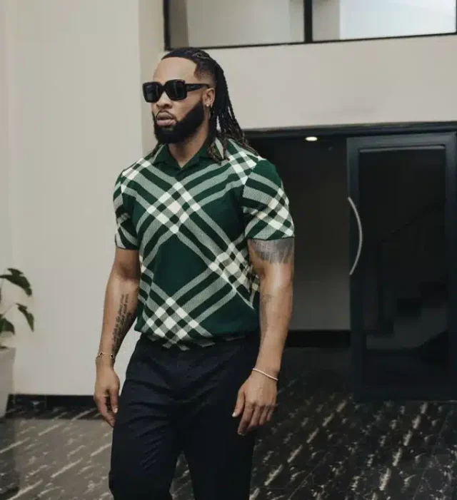 Flavour throws shade as he boasts of no other competition Flavour throws shade as he boasts of no other competition
