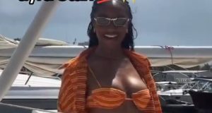 Admirers drool over Ayra Starr’s body in Cayman Islands Male Admirers drool over Ayra Starr’s shape as she strolls in Cayman Islands
