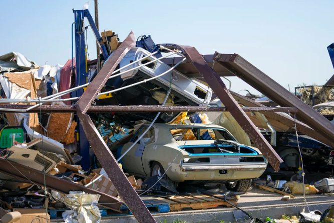 Tornadoes and storms leave 19 dead in the US Tornadoes and storms leave 19 dead in the US