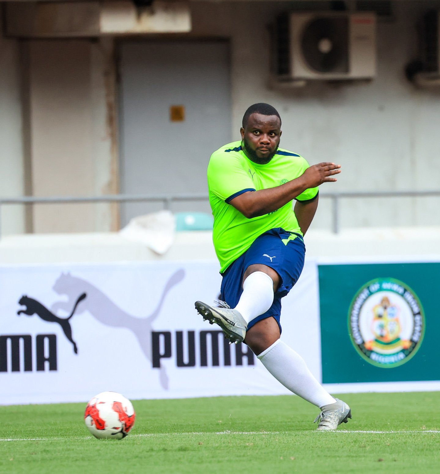 Sabinus rewards Photographer with N500K for taking stunning Pictures at football event Sabinus rewards Photographer with N500K for taking stunning Pictures at football event