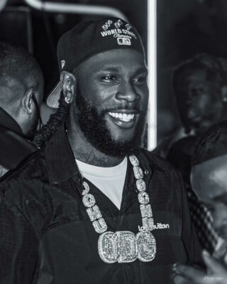 Burna Boy buys Plantains and Fishes for market women in Port Harcourt
