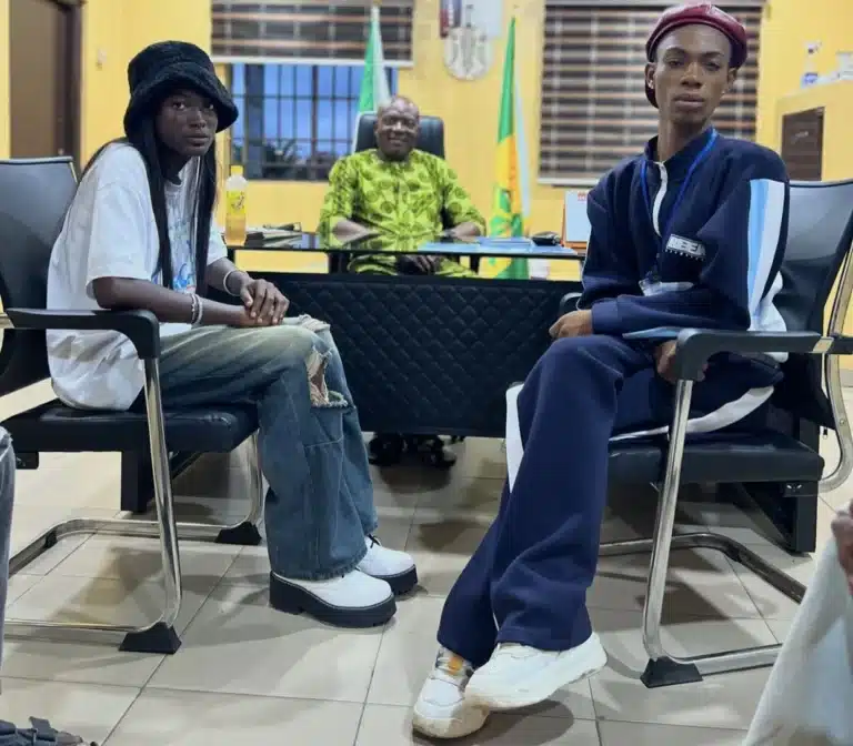 James Brown pays courtesy visit to Bobrisky at Kirikiri