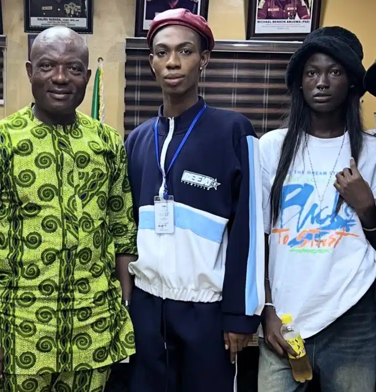 James Brown pays courtesy visit to Bobrisky at Kirikiri