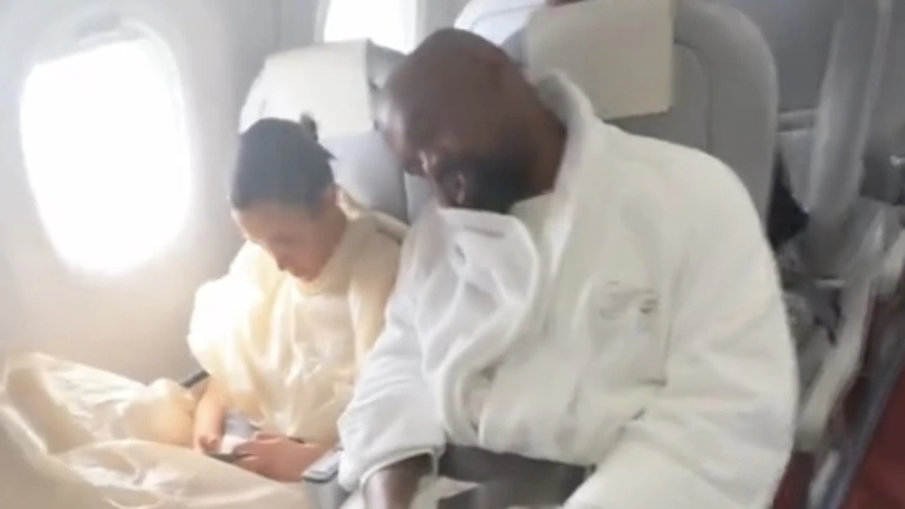 Kanye West spotted flying ECONOMY with wife Kanye West spotted flying ECONOMY with wife