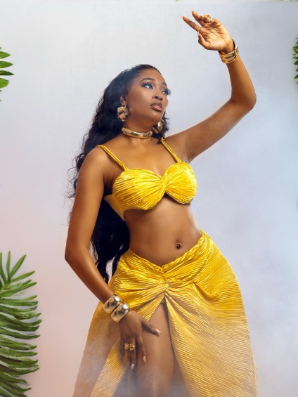 KieKie celebrates birthday with new photos 