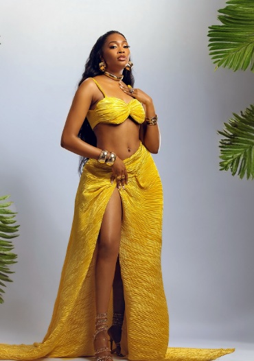 KieKie celebrates birthday with new photos 