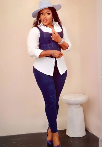 46 and pretty! Liz Da-Silva celebrates birthday with new photos


