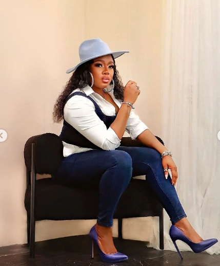 46 and pretty! Liz Da-Silva celebrates birthday with new photos

