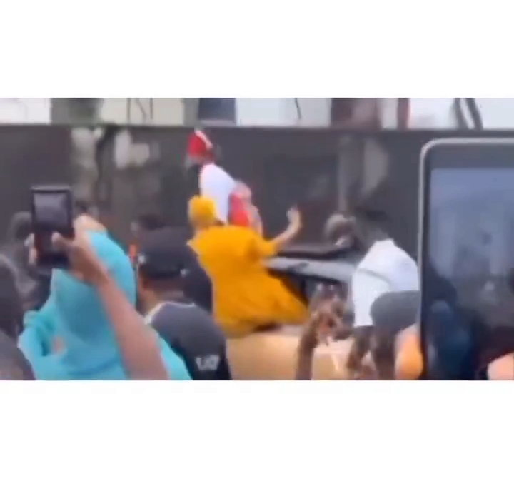 #CHIVIDO: Moment Davido almost fell out of car onboard to venue 