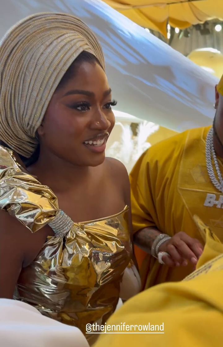 #CHIVIDO: See Chioma's beautiful lookalike sister at the occasion 