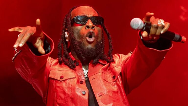 Burnaboy visits and settles hospital bills of UPTH patients 