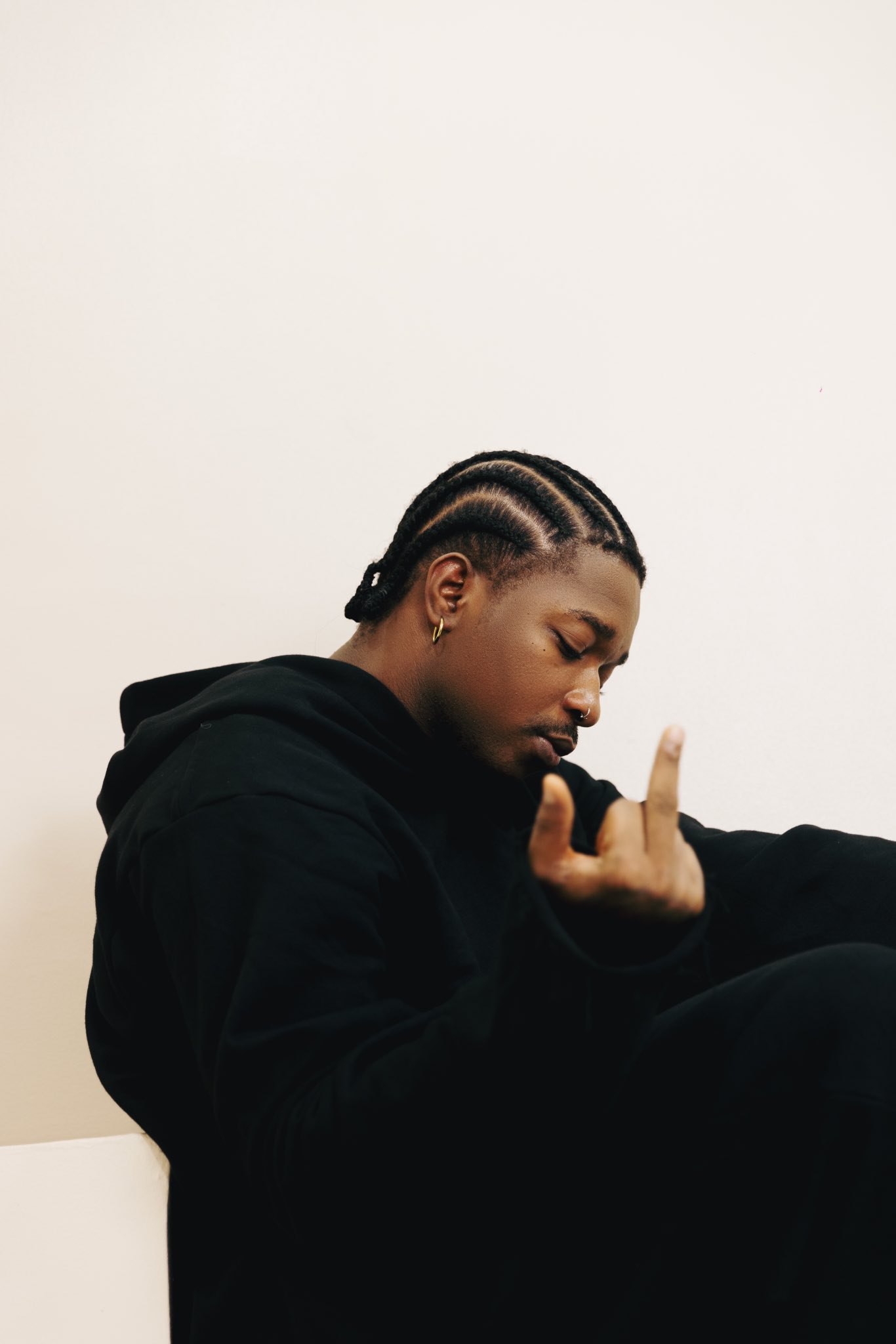 Magixx and Vee sparks dating rumors with cozy photoshoot