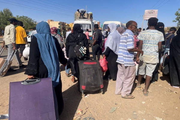Sudan orders foreigners to leave Khartoum Sudan orders foreigners to leave Khartoum