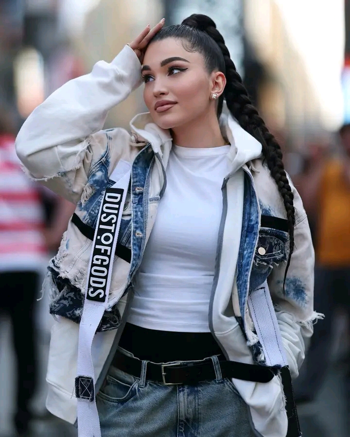 Singer Enisa follows Davido back on X after losing thousands of followers