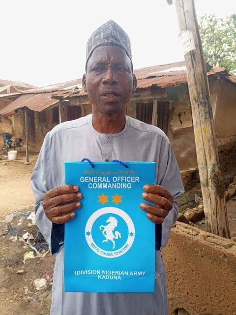 Family of 16-Year-Old k!lled by Nigerian army, receives N300,000 compensation Family of 16-Year-Old k!lled by Nigerian army, receives N300,000 compensation