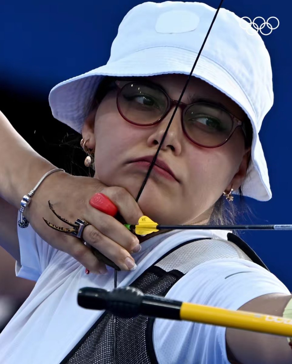 Pregnant Olympian makes history with perfect shot at 2024 Olympics