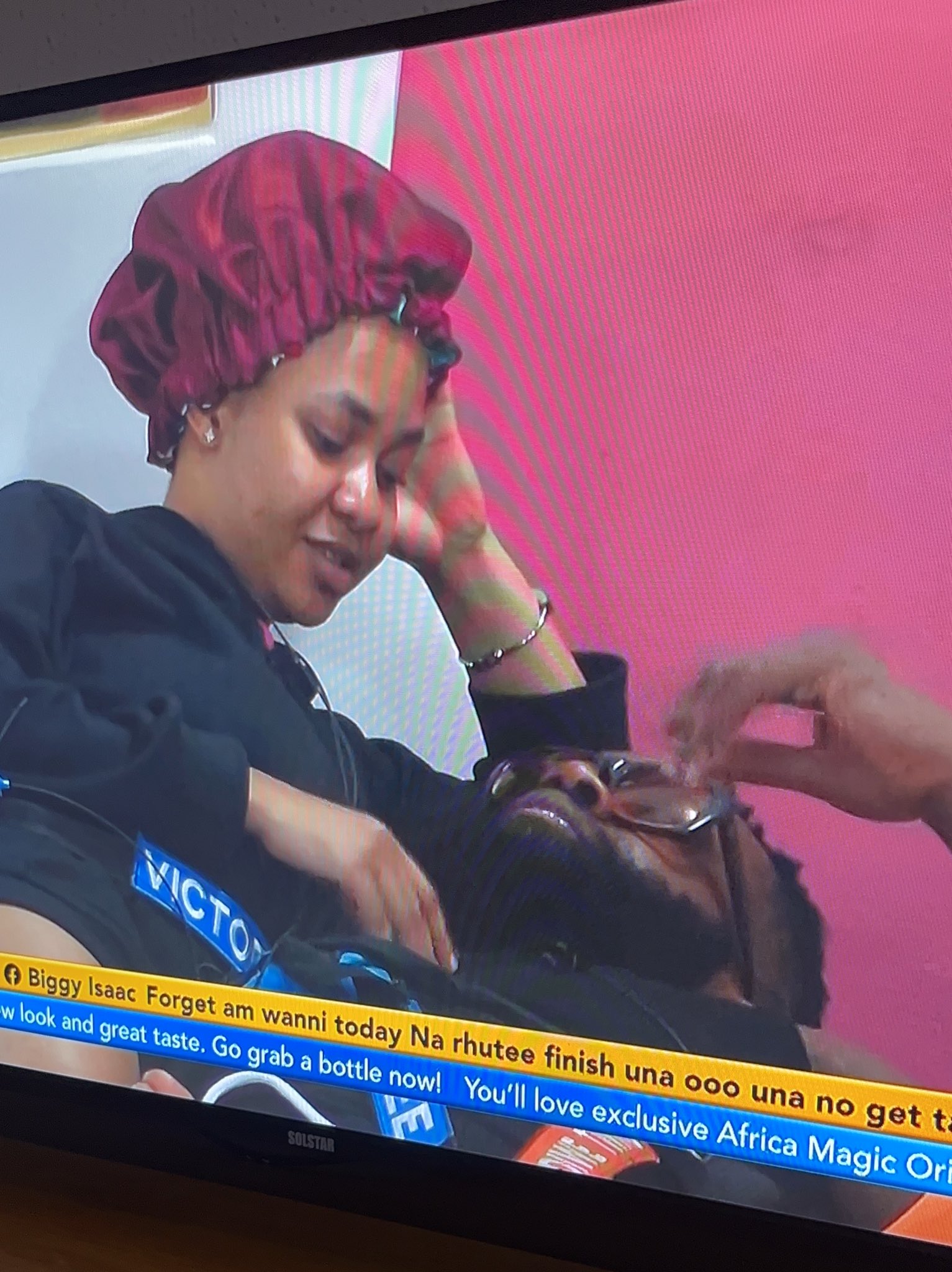 Ozee and Victoria stirs possible ship alert with cozy moment