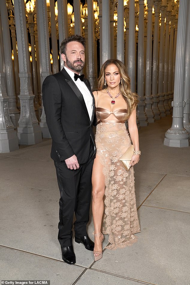 Jennifer Lopez files for divorce from Ben Affleck 