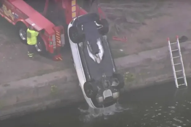 Couple accidentally roll into river while having s3x in car