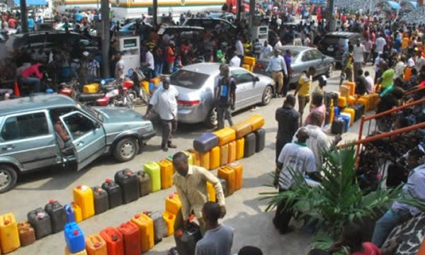 Fuel scarcity spreads across Nigeria Fuel scarcity spreads across Nigeria
