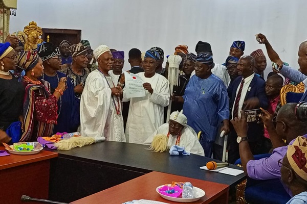 Ladoja receives beaded crown as Otun Olubadan Ladoja receives beaded crown as Otun Olubadan