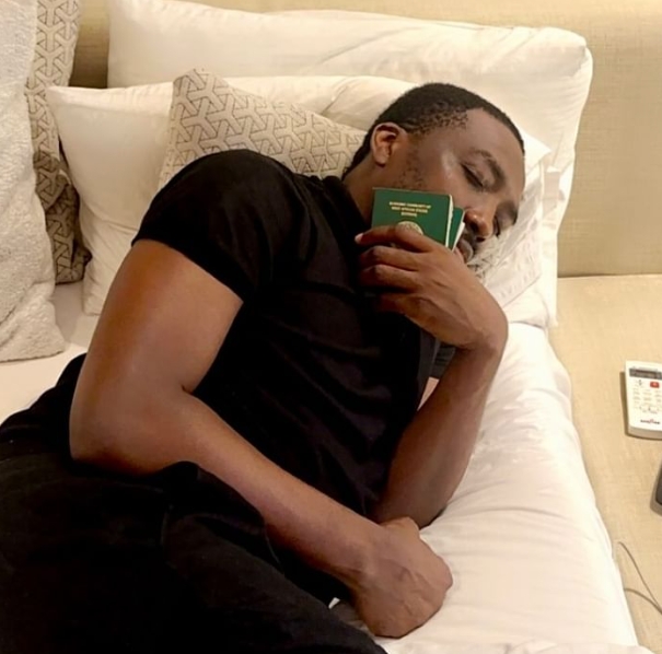 Bovi jokingly reacts to the video of wife tearing husband's passport Bovi jokingly reacts to the video of wife tearing husband's passport