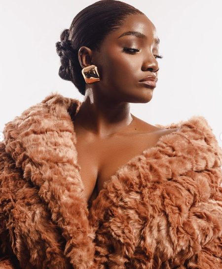 She is pretty! Simi shares new photos

