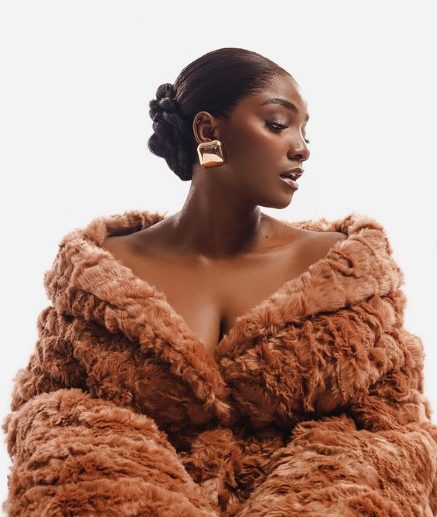 She is pretty! Simi shares new photos


