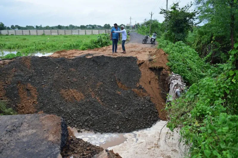 28 k!lled, thousands displaced as floods hit India