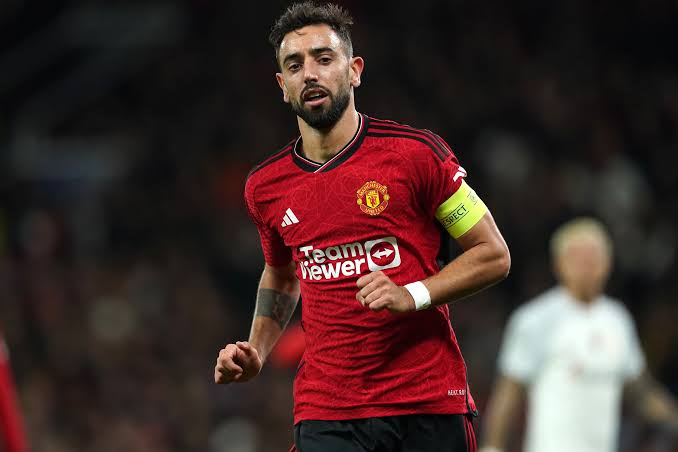 Bruno Fernandes signs 3 year extension at United 