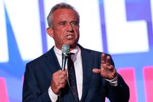 Robert Kennedy, ends presidential campaign, endorses Trump