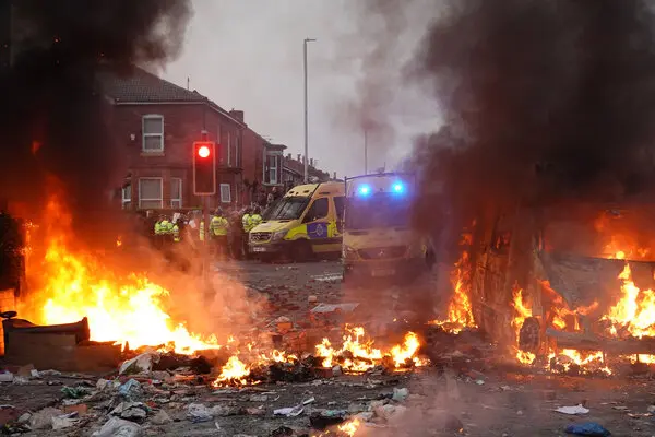 Violent riots erupt in Sunderland amid anti-immigrant protests Violent riots erupt in Sunderland amid anti-immigrant protests