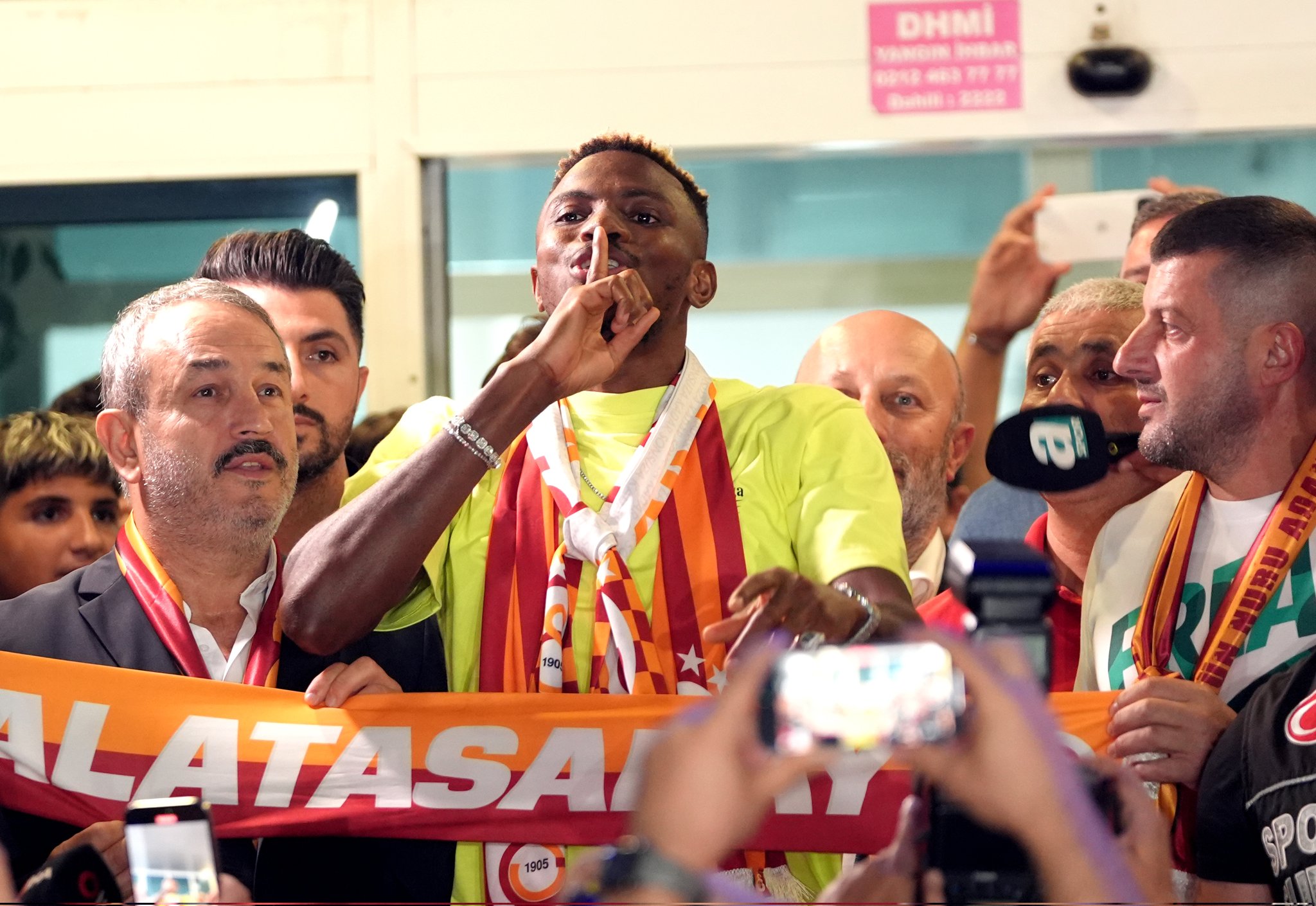 Victor Osimhen receives warm welcome from Galatasaray fans 