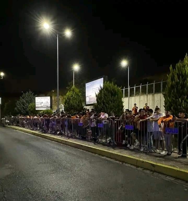 Victor Osimhen receives warm welcome from Galatasaray fans 