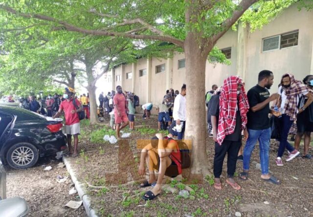 400 Nigerians deported by UAE 400 Nigerians deported by UAE