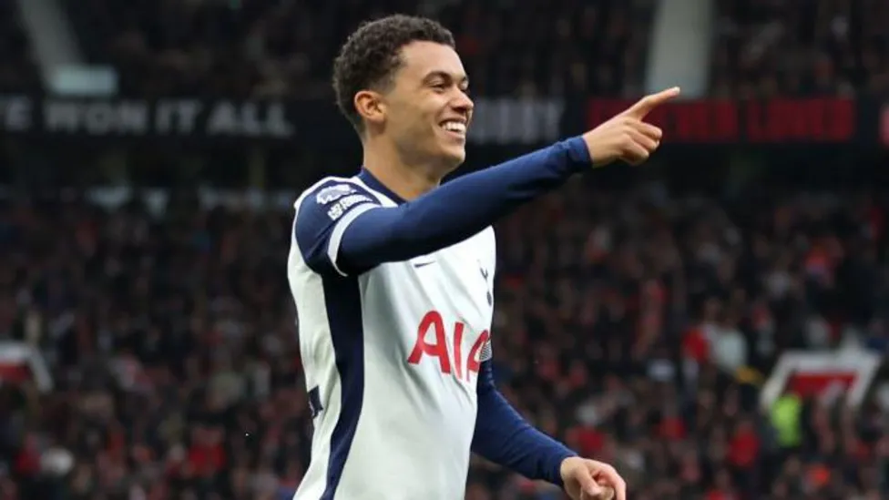 Man United 0 v 3 Tottenham: Tottenham thrash 10-man Manchester United at Old Trafford